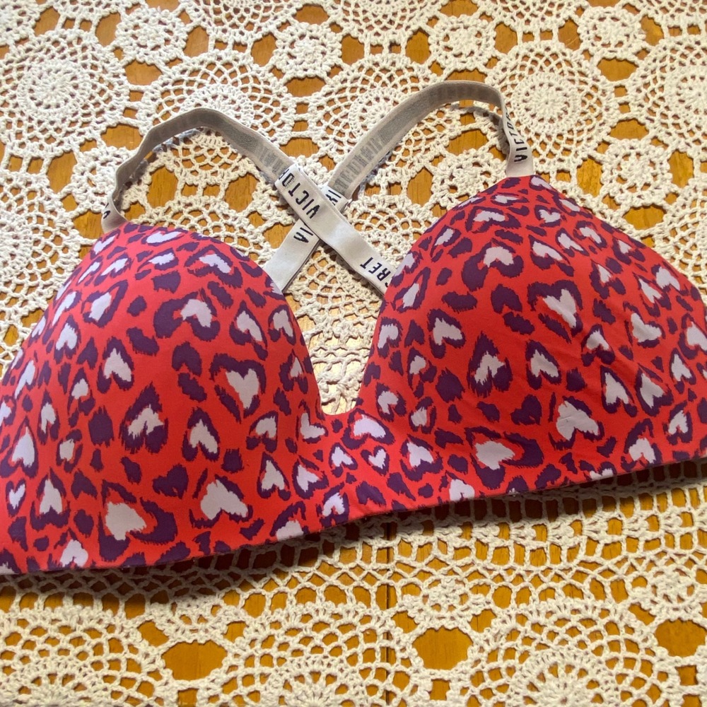 Victoria's Secret Wireless Bra Womens 38C Red Excellent Heart Leopard Print